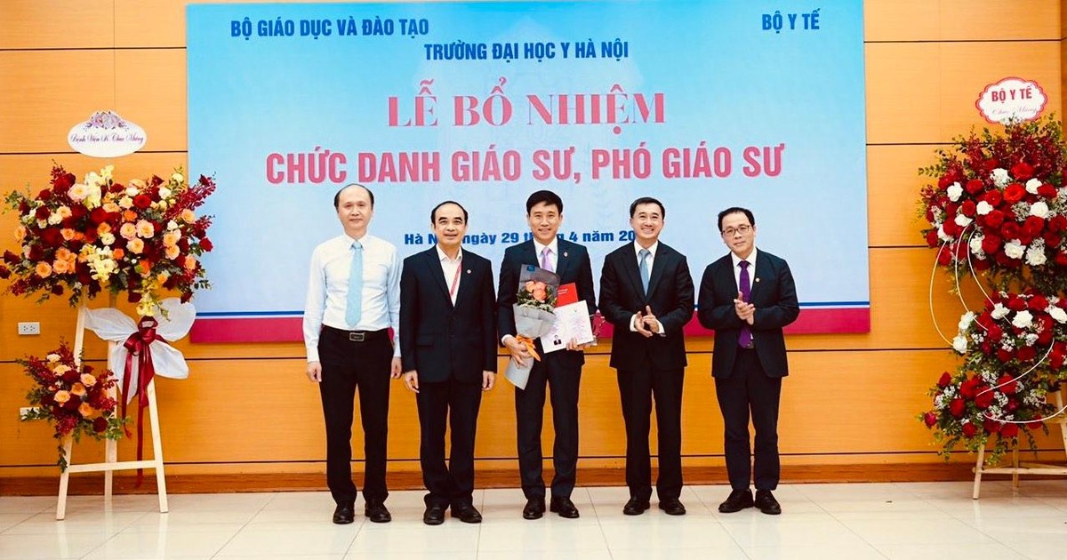 Phó Hiệu trưởng Trường Đại học Y Hà Nội Đoàn Quốc Hưng trở thành giáo sư