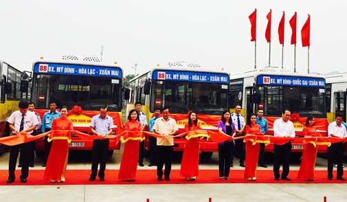 Hà Nội mở rộng tuyến xe buýt phục vụ khu vực ngoại thành Xe buýt số 87 và 88 chính thức được đưa vào khai thác (Ảnh Hà Nội mới)