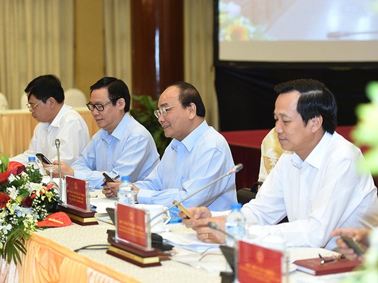 Thủ tướng Chính phủ trực tiếp nhắn tin ủng hộ người nghèo Thủ tướng Nguyễn Xuân Phúc, Phó Thủ tướng Vương Đình Huệ cùng nhắn tin ủng hộ người nghèo.