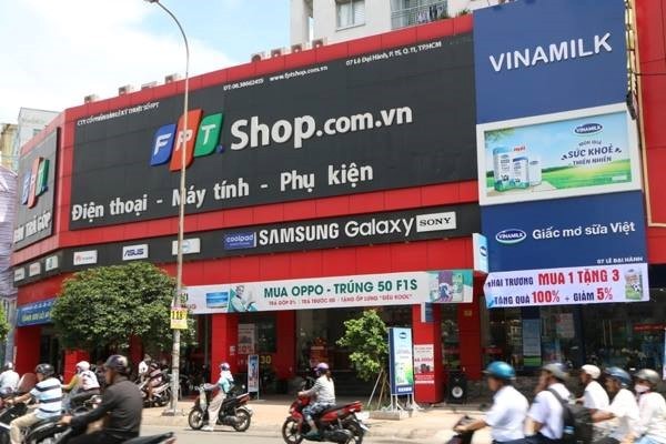 Ông lớn bán lẻ di động đua nhau đi bán rau, sữa FPT Retail với 2 chuỗi cửa hàng FPT Shop và F Studio sẽ hợp tác với Vinamilk để bán sữa.