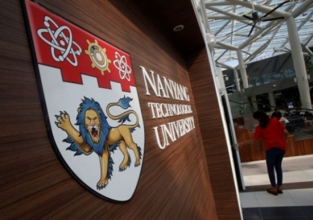 Singapore thử nghiệm xe buýt không người lái Một góc học xá của Đại học Công nghệ Nanyang của Singapore - Ảnh: Reuters