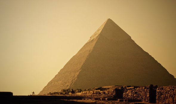 Phát hiện 2 căn phòng bí ẩn tại kim tự tháp Giza Hai căn phòng bí ẩn tại kim tự tháp Giza.