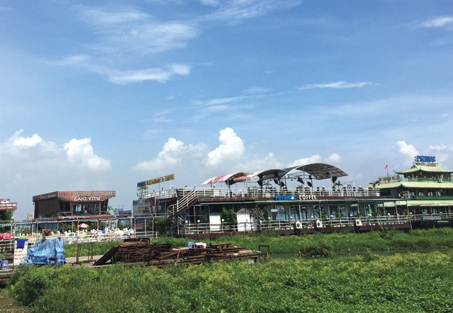 Du thuyền Hồ Tây tiếp tục bị dừng hoạt động Đã hơn 3 tháng các doanh nghiệp đang kinh doanh trên Hồ Tây chờ quyết định cuối cùng của TP Hà Nội.