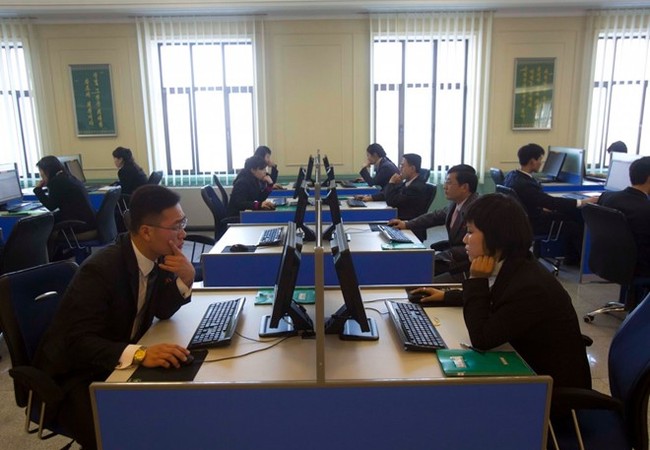 Người Triều Tiên sử dụng công nghệ khác biệt với thế giới ra sao? Chỉ 1/10 người dân Triều Tiên có điện thoại.