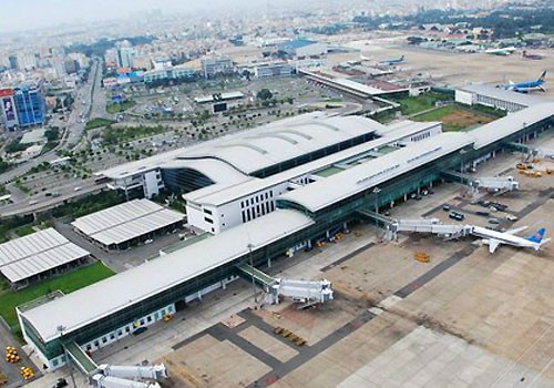 Đề xuất lấy ngay hơn 19 ha đất quốc phòng mở rộng sân bay Tân Sơn Nhất Sân bay Tân Sơn Nhất thiếu nhiều diện tích sân đỗ máy bay. (Ảnh VnExpress)