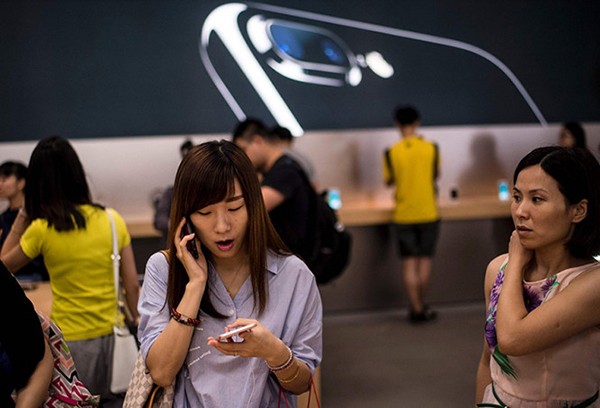 Bị mất việc nếu... mua iPhone 7 một số công ty tại Trung Quốc đã phát hành một cảnh báo đến nhân viên của mình rằng họ sẽ bị sa thải nếu mua iPhone 7 hoặc iPhone 7 Plus.