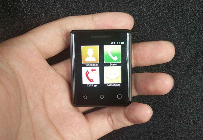 Smartphone nhỏ nhất thế giới ra đời Chiếc smartphone nhỏ nhất thế giới có khả năng kết nối với nhiều thiết bị di động khác để trở thành phụ kiện điện thoại.