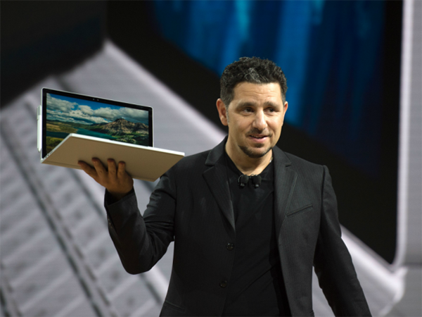 Microsoft 'dụ' người dùng Apple đổi sang Surface Book Microsoft đang muốn người dùng Apple chuyển sang sử dụng sản phẩm của mình (Ảnh: AFP)