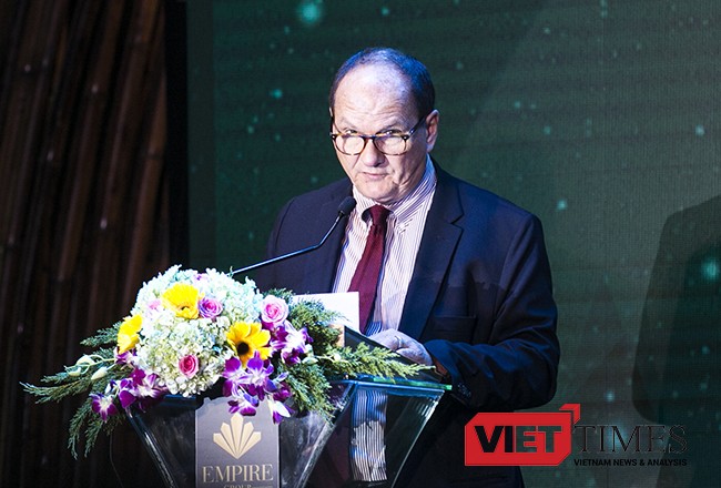 Thêm 2 tập đoàn quản lý khách sạn hàng đầu thế giới đến Đà Nẵng Ông Kevin Wallce, Giám đốc điều hành Tập đoàn, khu vực Thái Bình Dương của Dream Hotel Group kỳ vọng Việt Nam sẽ vượt qua Thái Lan về lượng khách du lịch quốc tế trong vòng 10 năm tới.