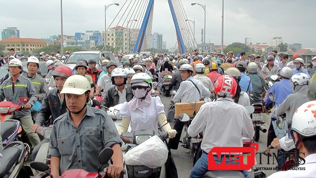 Đối phó kẹt xe: Đà Nẵng lập đề án hạn chế phương tiện giao thông cá nhân Đà Nẵng đang đối mặt với tình trạng kẹt xe vào giờ cao điểm đã bắt đầu xuất hiện tại một số khu vực trung tâm thành phố.