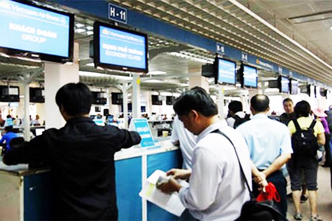 40 du khách đầu tiên vào Việt Nam bằng thị thực điện tử Việt Nam đã đón những du khách nước ngoài đầu tiên đến du lịch bằng thị thực điện tử sau khi Nghị định 07/2017/NĐ-CP của Chính phủ có hiệu lực từ ngày 1/2/2017.