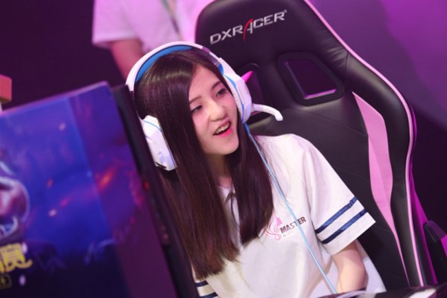 Bật mí bí kíp nhận diện các chị em chơi game chỉ trong vòng 2 nốt nhạc Cách nhận diện giữa những cô nàng game thủ và "cú có gai" thực sự rất đơn giản