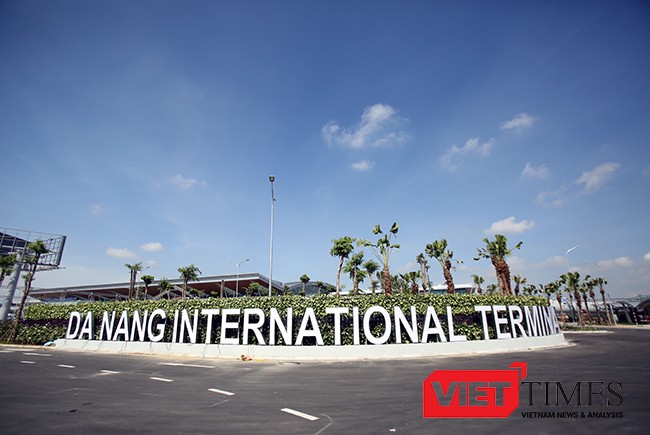 Ngắm Nhà ga quốc tế sân bay Đà Nẵng 3.500 tỷ sắp khánh thành Nhà ga quốc tế T2-Sân bay Đà Nẵng được khởi công từ 15/11/2015, với trị giá 3.500 tỷ đồng đã đi vào vận hành sau gần 17 tháng thi công và dự kiên chính thức khánh thành vào ngày 19/5 tới.