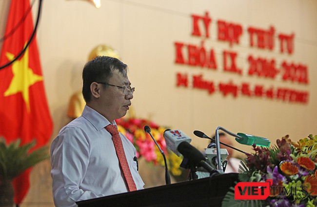 Đà Nẵng: Chỉ cấp phép xây cao ốc khi có bãi đỗ xe Theo ông Vũ Quang Hùng-Giám đốc Sở Xây dựng Đà Nẵng, từ tháng 10/2015, tất cả công trình cao tầng trên địa bàn Đà Nẵng phải có bãi đỗ xe mới được cấp phép, nhưng thực tế hoàn toàn khác