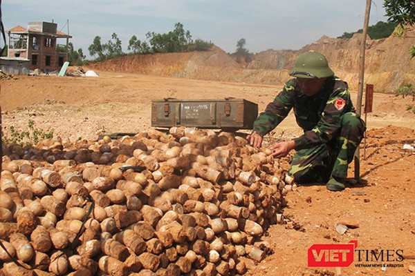 Chính phủ Hàn Quốc tài trợ 20 triệu USD để Việt Nam khắc phục hậu quả bom mìn Trong tháng 9/2017, Bộ Quốc phòng sẽ triển khai Dự án Việt Nam - Hàn Quốc khắc phục hậu quả bom mìn sử dụng vốn ODA không hoàn lại của Chính phủ Hàn Quốc trị giá 20 triệu USD, nguồn lực trang thiết bị và công sức người lính của Bộ Quốc phòng khoảng 9 triệ