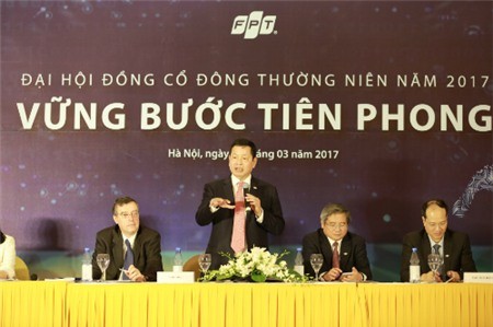 Chủ tịch FPT: 'Tuổi tác của lãnh đạo không ảnh hưởng đến tăng trưởng' Theo ông Trương Gia Bình, sự kết hợp giữanhóm lãnh đạo cấp cao cùng lớp lãnh đạo kế cận với tuổi đời trẻ hơn đang trở thành động lực tăng trưởng cho FPT.