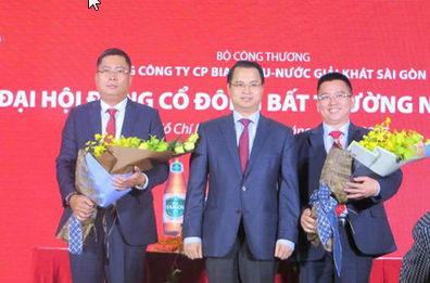 Người vừa được đề nghị ngồi “ghế nóng” tại Sabeco là ai? Ông Nguyễn Thành Nam - Người ngoài cùng bên trái