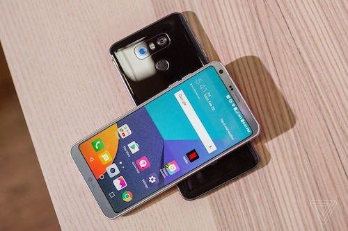 Video: LG G6 trình làng với màn hình sát viền, tỷ lệ 18:9 Màn hình LG có viền mỏng, chiều dài gấp đôi chiều ngang, thay vì tỷ lệ 16:9 thông thường.