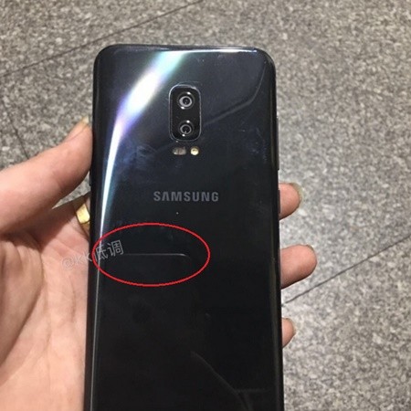 Tiếp tục lộ diện bản thử nghiệm Galaxy S8+ với camera kép phía sau Bức ảnh bị rò rỉ cho thấy mặt sau một chiếc điện thoại của Samsung