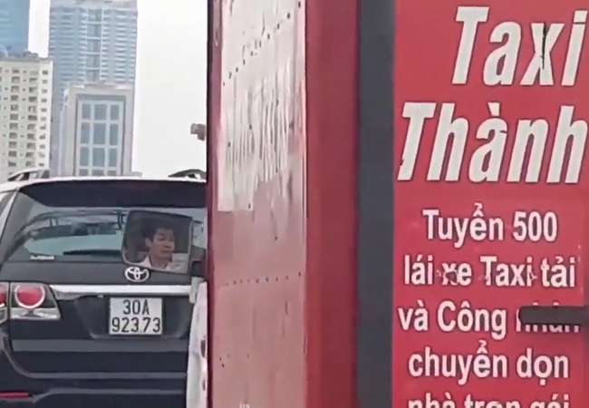 Tài xế Thành Hưng ngủ gật trên cao tốc khiến dân mạng đứng ngồi không yên Ảnh cắt từ clip