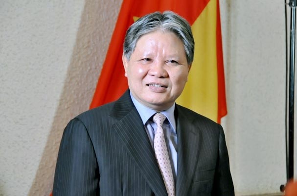 Nguyên Bộ trưởng Hà Hùng Cường làm thủ tục trả nhà công vụ Nguyên Bộ trưởng Bộ Tư pháp Hà Hùng Cường. Nguồn Internet.