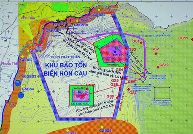 Rà soát báo cáo môi trường dự án đổ bùn nhiệt điện Vĩnh Tân Bản đồ vị trí nhận chìm bùn xuống biển cách tâm Khu bảo tồn Hòn Cau 8 km và cách vành đai bảo vệ khu bảo tồn này 2 km. Ảnh: Tư Huynh.