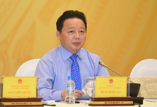 Bộ trưởng Trần Hồng Hà nói về việc nhận chìm bùn thải Vĩnh Tân Bộ trưởng Bộ TN&MT Trần Hồng Hà trả lời vấn đề phóng viên hỏi tại họp báo. Ảnh: VGP/Quang Hiếu