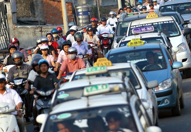 Chủ tịch Hiệp hội vận tải HN: Không nên ép buộc “Grab - Uber hóa” taxi truyền thống Theo Sở GTVT Hà Nội, khi được đưa vào thực thi, quy chế mới sẽ giúp làm giảm bớt mật độ giao thông trên địa bàn Thành phố hiện nay. Ảnh: Taxi Ba Sao