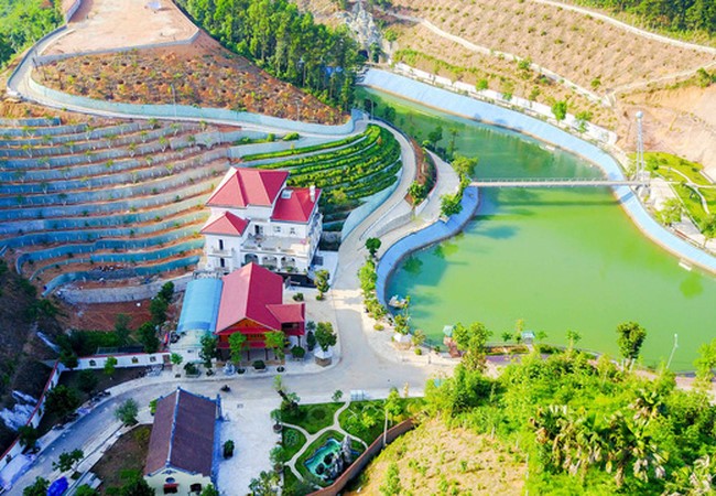 Lại hoãn công bố kết luận thanh tra tài sản Giám đốc Sở TN&MT Yên Bái Khu dinh thự hoành tráng của gia đình Giám đốc Sở Tài nguyên và Môi trường Yên Bái Phạm Sỹ Quý (Ảnh: Toàn Vũ/Dân trí).