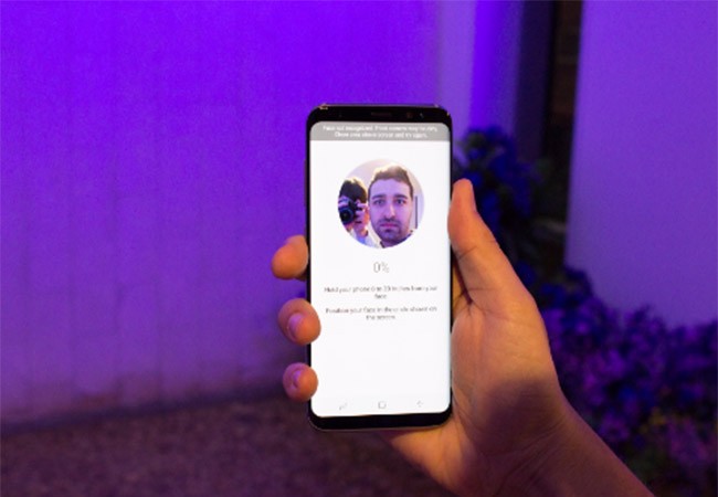 Video: Tính năng nhận diện khuôn mặt của Galaxy S8 bị đánh lừa Dễ dàng đánh lừa tính năng nhận diện khuôn mặt Galaxy S8
