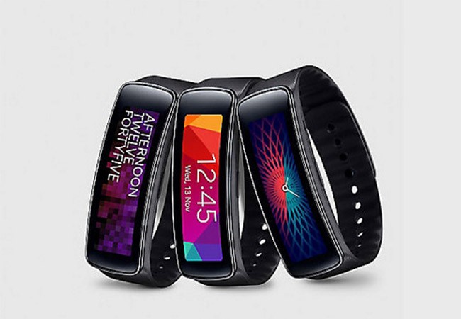 Samsung ra mắt hai thiết bị đeo thông minh vào 16/5 Gear Fit là đồng hồ thông minh hỗ trợ người dùng kiểm tra sức khỏe