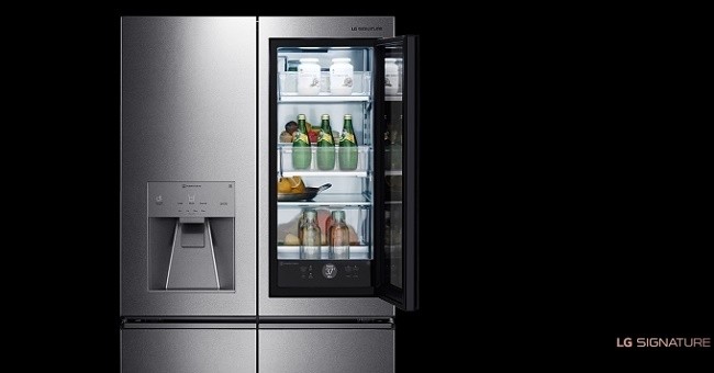 Google Assistant sẽ có mặt trên các thiết bị gia dụng của LG Người dùng có thể ra lệnh cho tủ lạnh làm thêm đá thông qua trợ lý ảo Google Assistant