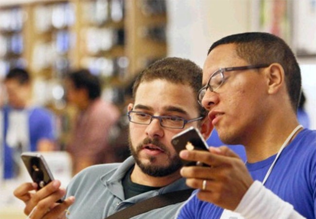 Có bao nhiêu người sẵn sàng trả 1000 USD mua iPhone 8? Chỉ 11% khách hàng sẵn sàng trả 1000 USD mua iPhone (ảnh SocialMediaSeo)