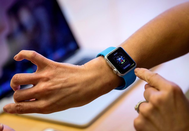 Apple sẽ sử dụng Apple Watch điều khiển các thiết bị thông minh Apple Watch sắp tới sẽ có khả năng điều khiến các thiết bị- (Ảnh: BUSINESS INSIDER).