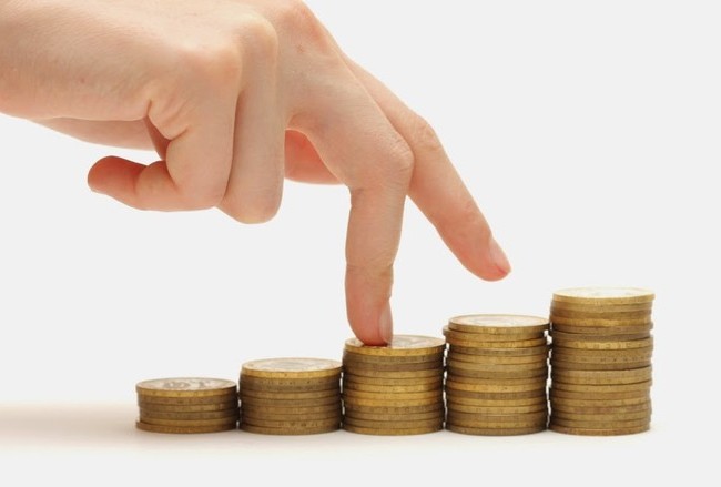 Cần tăng lương lên 10- 12% để đảm bảo đời sống Cần tăng lương lên 10- 12% để đảm bảo đời sống.
