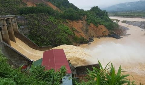 Thủy điện Hố Hô sẽ chịu xử phạt hành chính? Thủy điện Hố Hô xả lũ khiến hàng ngàn hộ dân trên địa bàn huyện Hương Khê chìm trong biển nước.