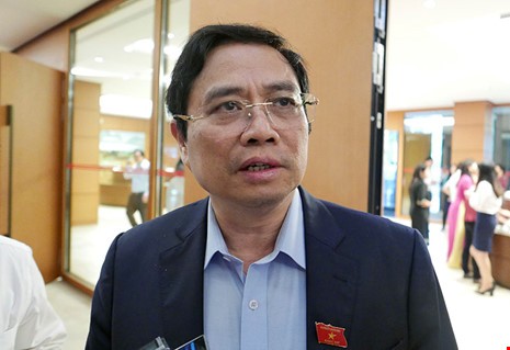 Trung ương đang xây 'lồng quy chế để nhốt quyền lực' Uỷ viên Bộ Chính trị, Trưởng ban Tổ chức Trung ương Phạm Minh Chính trao đổi với báo chí bên lề kỳ họp Quốc hội vào sáng nay 26-10.