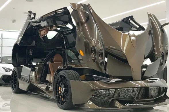 Nhà tài phiệt Mỹ tậu Pagani Huayra hàng độc Manny Khoshbin đang sở hữu hàng chục chiếc siêu xe đắt nhất thế giới. Ảnh: Instagram.