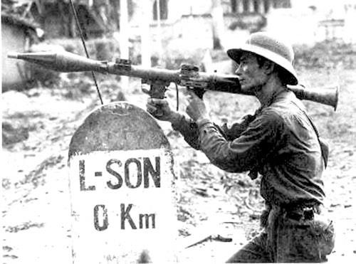 Takano - Máu Nhật Bản đổ nơi biên cương phía bắc 1979 Bộ đội Việt Nam chiến đấu bảo vệ Lạng Sơn trong cuộc chiến biên giới phía bắc năm 1979