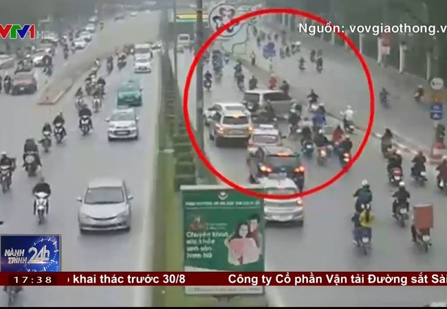 Ô tô ngang ngược băng qua dải phân cách cửa hầm Kim Liên Ô tô ngang ngược băng qua dải phân cách cửa hầm Kim Liên