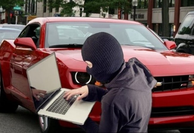 Video: Cẩn thận, tin tặc có thể hack xe hơi từ xa! Video: Cẩn thận, tin tặc có thể hack xe hơi từ xa!