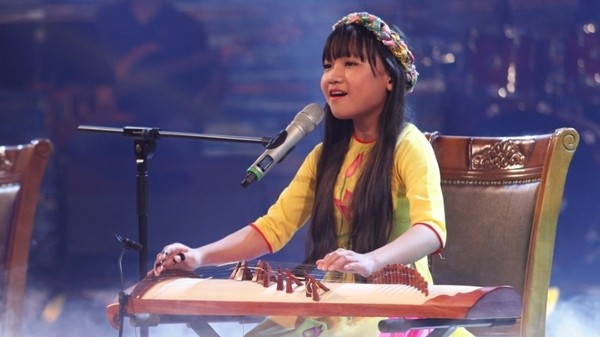 Nổi da gà nghe cô bé 12 tuổi hát “Ai ra xứ Huế“ Nổi da gà nghe cô bé 12 tuổi hát “Ai ra xứ Huế“