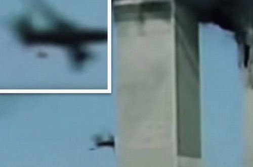Người ngoài hành tinh là đồng phạm vụ khủng bố 11/9 Hình ảnh chi tiết cho rằng, UFO đã có mặt tại thời điểm chiếc máy bay đâm vào tòa tháp thứ 2.