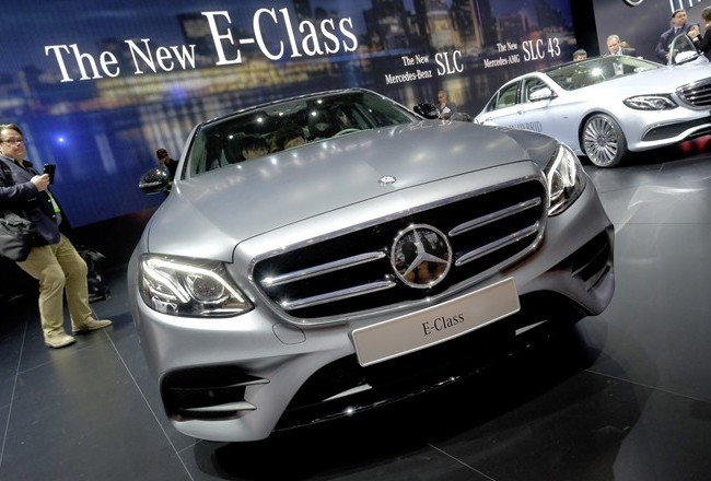 Video: Cận cảnh Mercedes-Benz E-Class 2017 Video: Cận cảnh Mercedes-Benz E-Class 2017