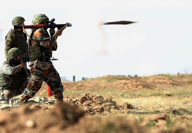 Video: Súng phóng lựu RPG-28 Nga bắn xuyên tường bê tông Video: Súng phóng lựu RPG-28 Nga bắn xuyên tường bê tông