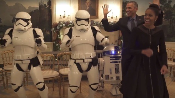 Video: Nhà Obama nhảy múa cùng chiến binh robot Video: Nhà Obama nhảy múa cùng chiến binh robot