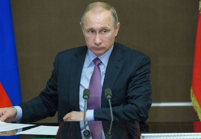Video: Ông Putin phì cười trước sự hấp tấp của một vị tướng Video: Ông Putin phì cười trước sự hấp tấp của một vị tướng