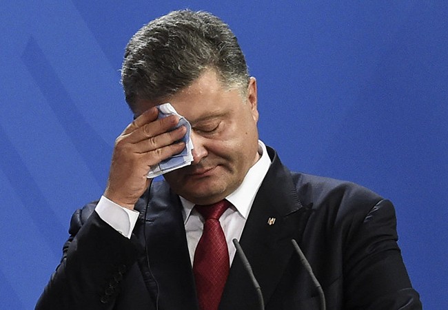 Nghị sĩ Rada đón ông Poroshenko bằng lời hô Nghị sĩ Rada đón ông Poroshenko bằng lời hô "Sự nhục nhã!"