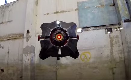 Video: Thiết bị bay không người lái lấy ý tưởng từ game Half-Life Video: Thiết bị bay không người lái lấy ý tưởng từ game Half-Life