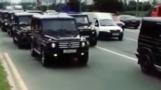 Video: Choáng với dàn xe sang của học viên cảnh sát mật Nga Đoàn gồm khoảng 30 “xế hộp sang” ước tính trị giá 100.000 USD/chiếc .
